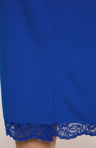 Rugiagėlių mėlynos spalvos kostiumėlis su nėrinių pelerina