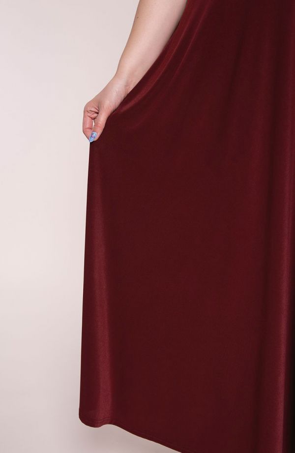 Ilga bordo spalvos mantijos suknelė