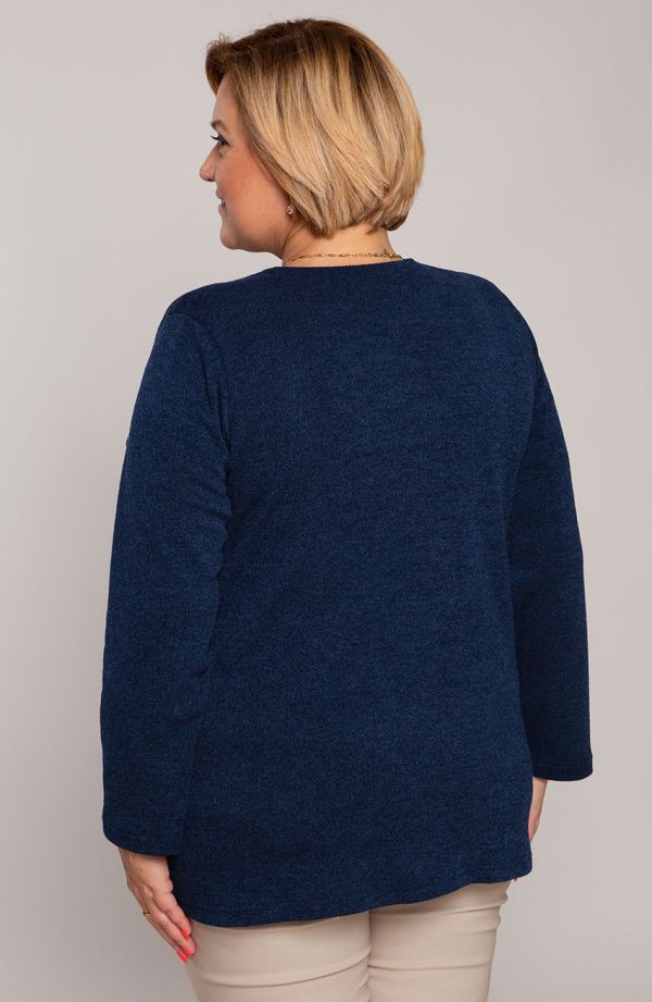 Tamsiai mėlynas megztinis su sagomis