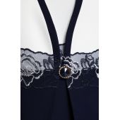 Elegantiškas tamsiai mėlynas kostiumėlis su rožėmis