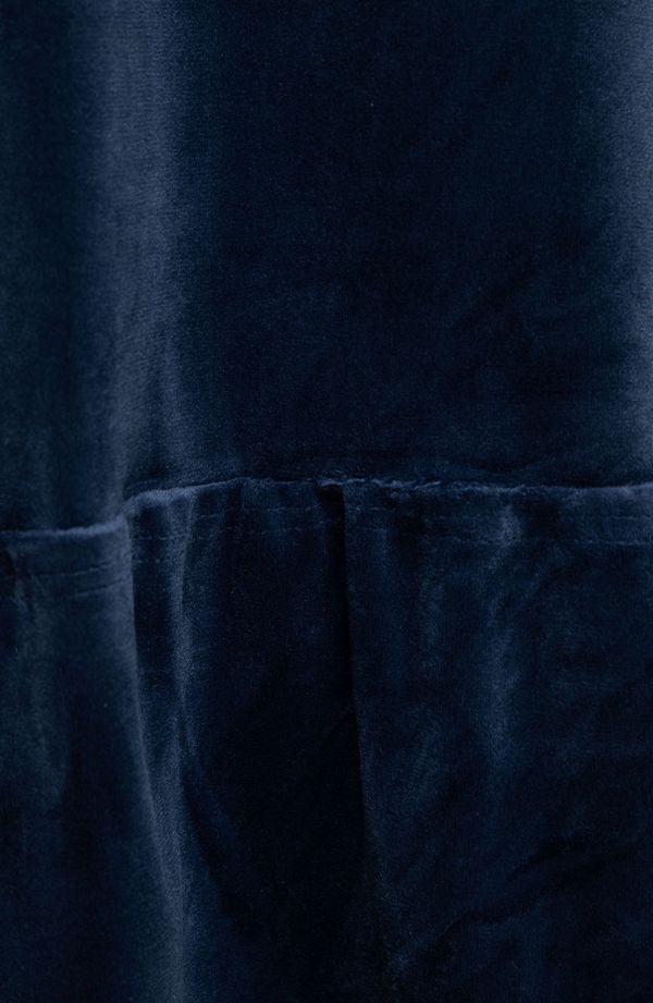 Tamsiai mėlyna veliūro suknelė su atvartais