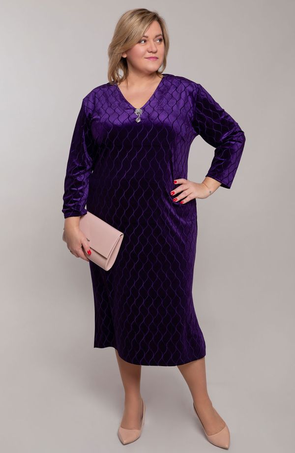  Veliūrinė violetinė suknelė su sege