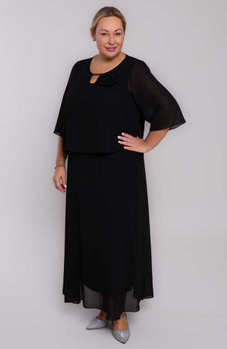 Elegantiška juoda suknelė su puošmena