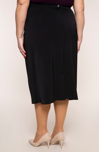 Klasikinis juodas sijonas su dygsniais