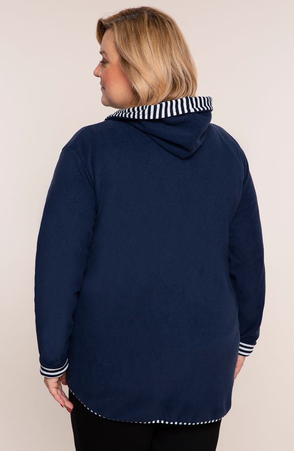 Tamsiai mėlynas džemperis su smulkiais dryžiais