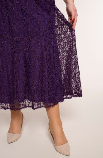 Nėriniuota violetinė suknelė