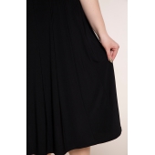 Juodas pleištinis sijonas