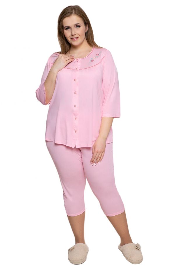 Rožinė pižama su siuvinėjimu ties iškirpte