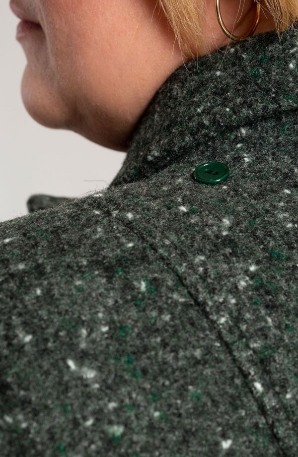 Žalias paltukas su dirbtiniu kailiuku