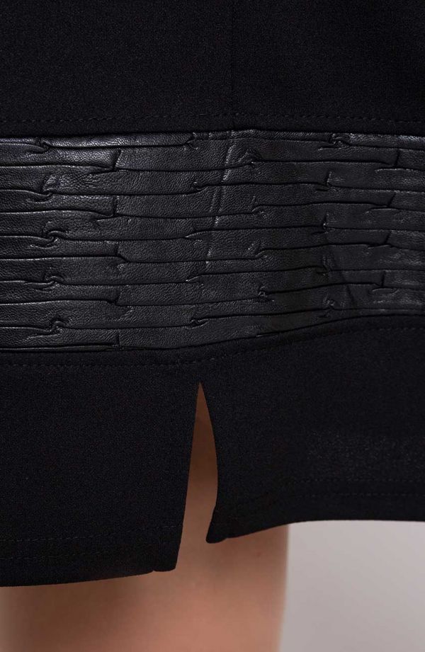Juodas sijonas su odiniu įdėklu